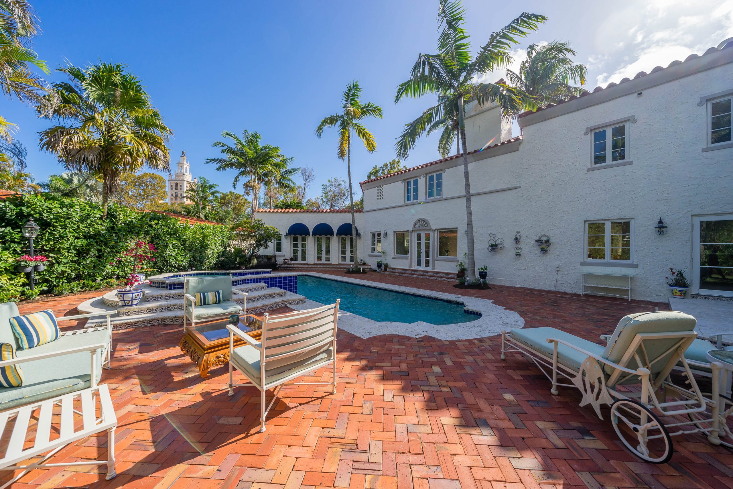 68d282_1099dce57ea940deaa322c636878b231mv2 1