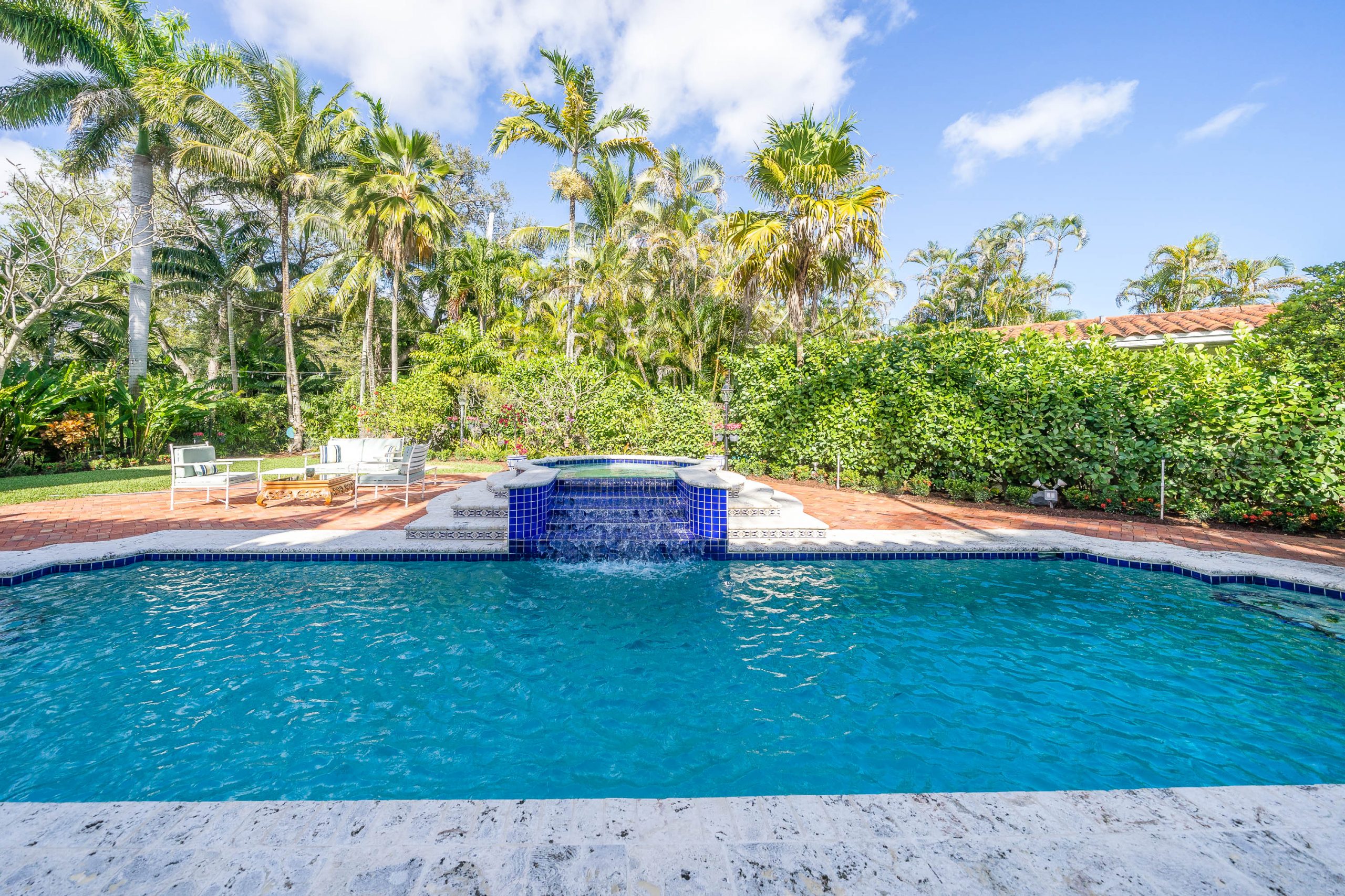 68d282_d5ad3b52b4374eea86ea529c7ce5b6b5mv2 (1) 1